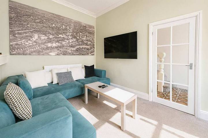 Ferienhaus für 12 Personen, mit Whirlpool und Garten in Cardiff