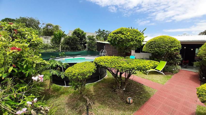 Appartement de vacances pour 2 personnes, avec jacuzzi et sauna ainsi que piscine et jardin