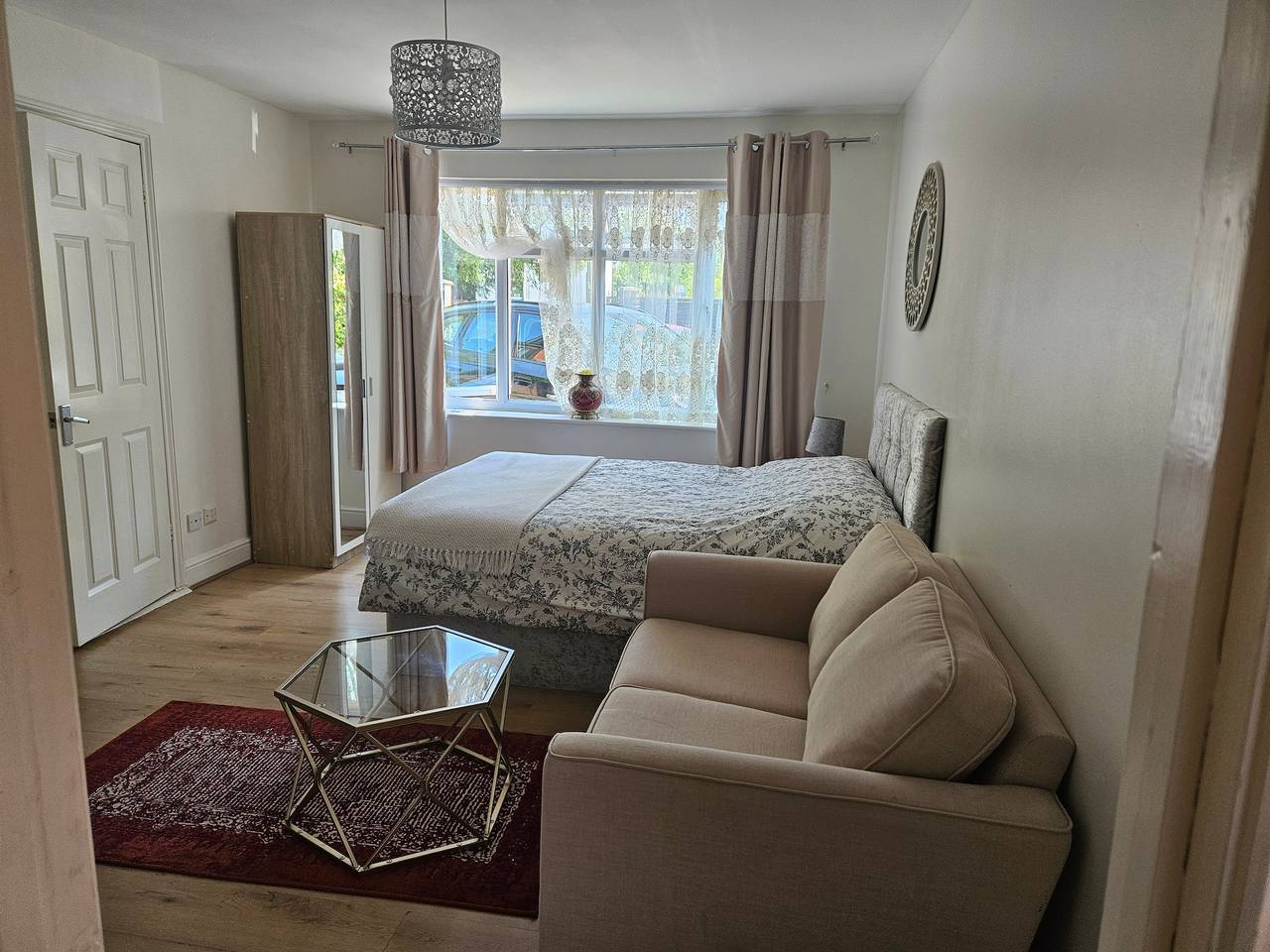 Town Centre Studio - Sleeps 2 - Parking in Reading, Berkshire