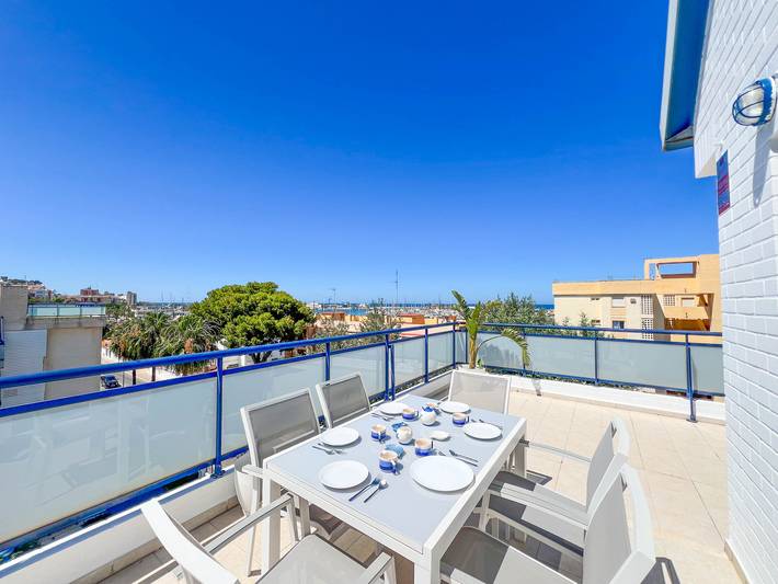Apartament wakacyjny dla 6 osób, z ogród i taras oraz basen dla dzieci w Dénia