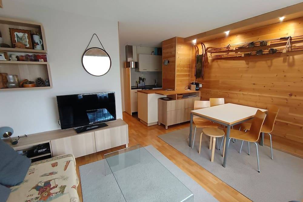 Appartement entier, Studio lumineux rénové, parking, animaux acceptés, 5 pers in Montgenèvre, Région de Briançon