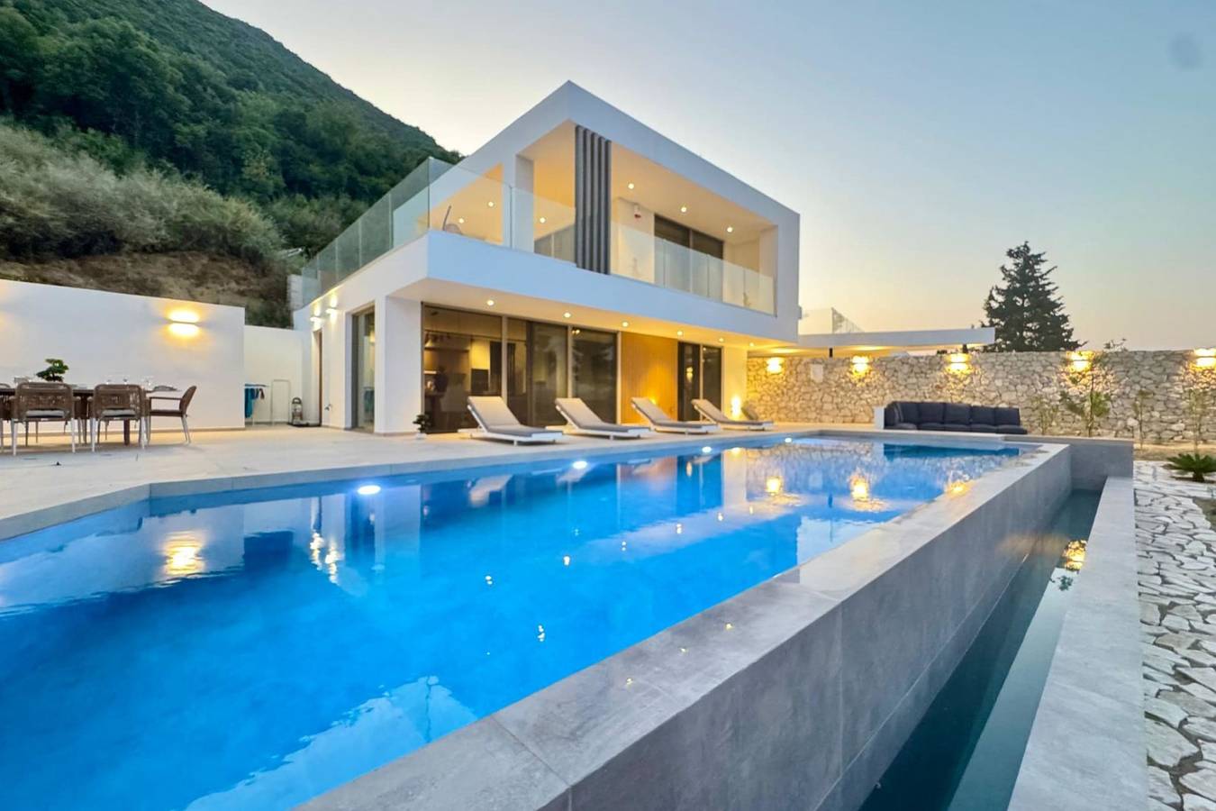 Luxury Villa Oasis – Private 14m Infinity Pool & High-End Luxury & gym in Nikiana, Alexandros
