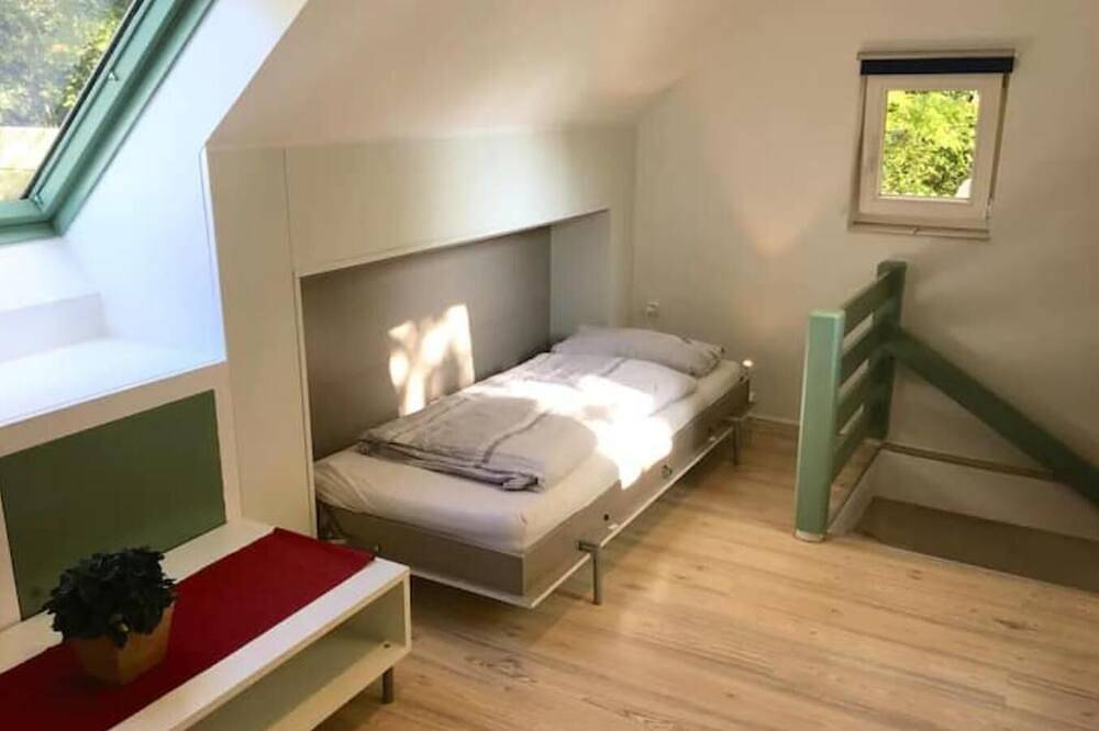 Ganze Wohnung, Ferienhaus am Wasser - citynah in Spandau, Berlin