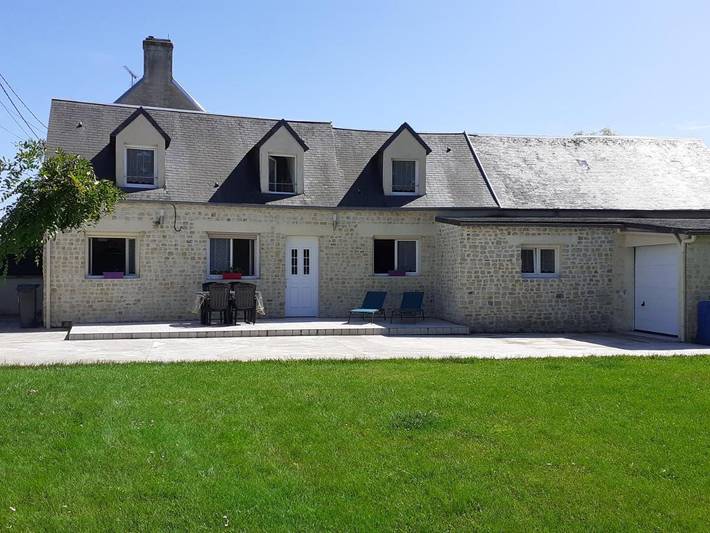 Location de vacances pour 4 personnes, avec jardin ainsi que vue et terrasse à Monceaux-en-Bessin
