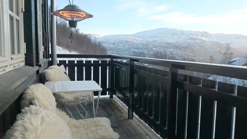 Ferieleilighet for 6 personer, med Balkong og Terrasse i tillegg til Utsikt i Odda 
