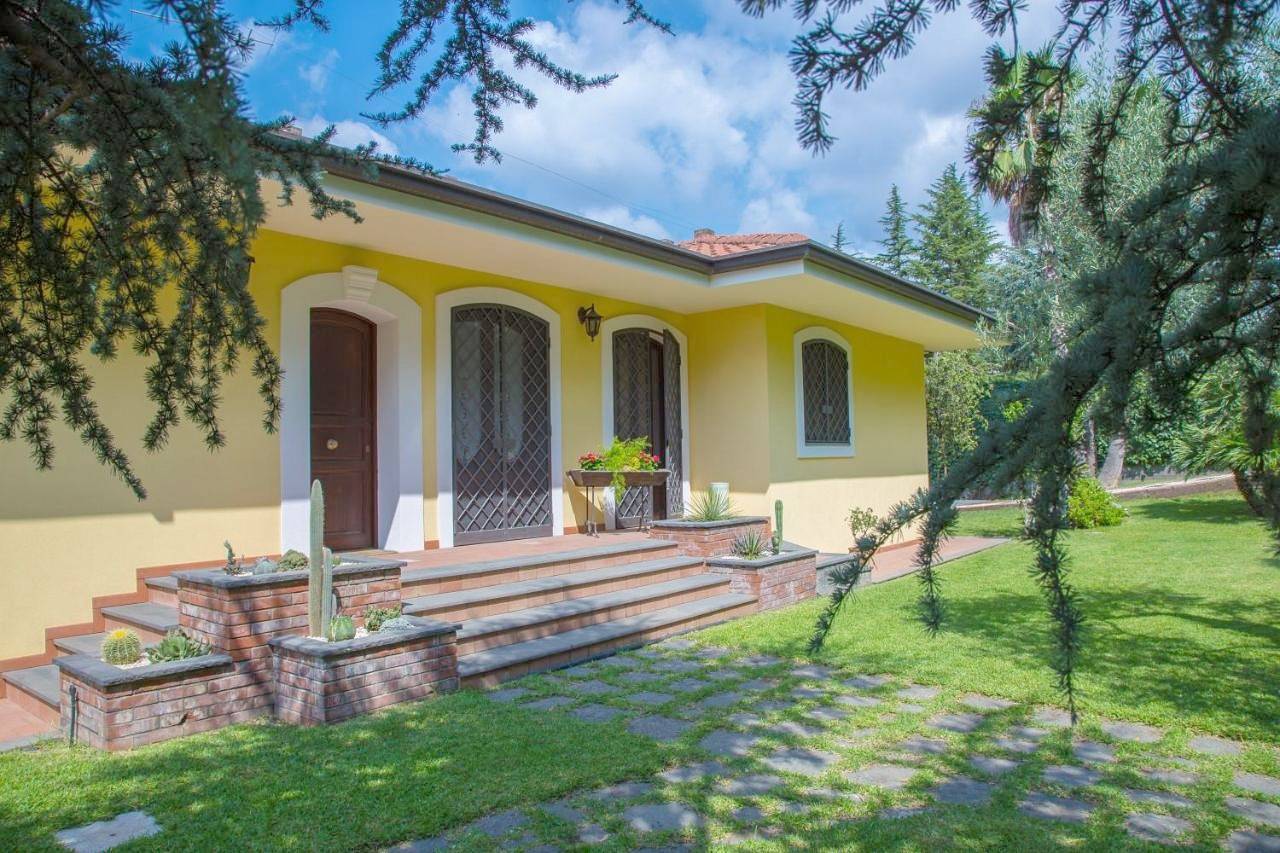 Triple Room with Private Bathroom in Mascalucia, Catania e dintorni