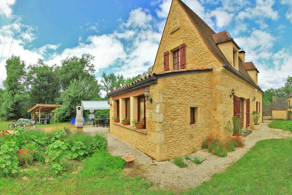 Maison Périgourdine restaurée avec jardin, proche Sarlat, étang de pêche et vélos électriques fournis in Proissans, Périgord Noir