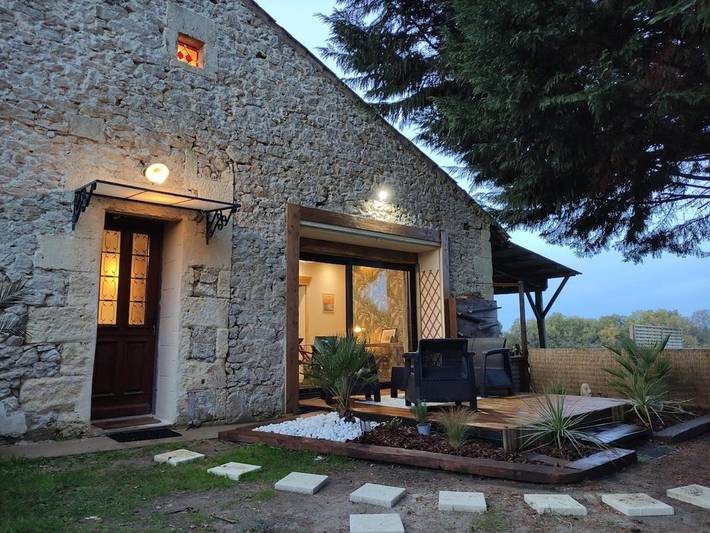 Location de vacances pour 2 personnes, avec Jacuzzi et Terrasse ainsi que Jardin et Vue à Ruch (homonymie)