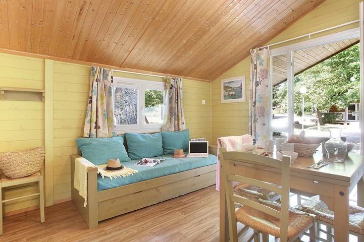 Pleasant chalet with covered terrace in Carnoux-en-Provence, Mediterranean Coast (France)