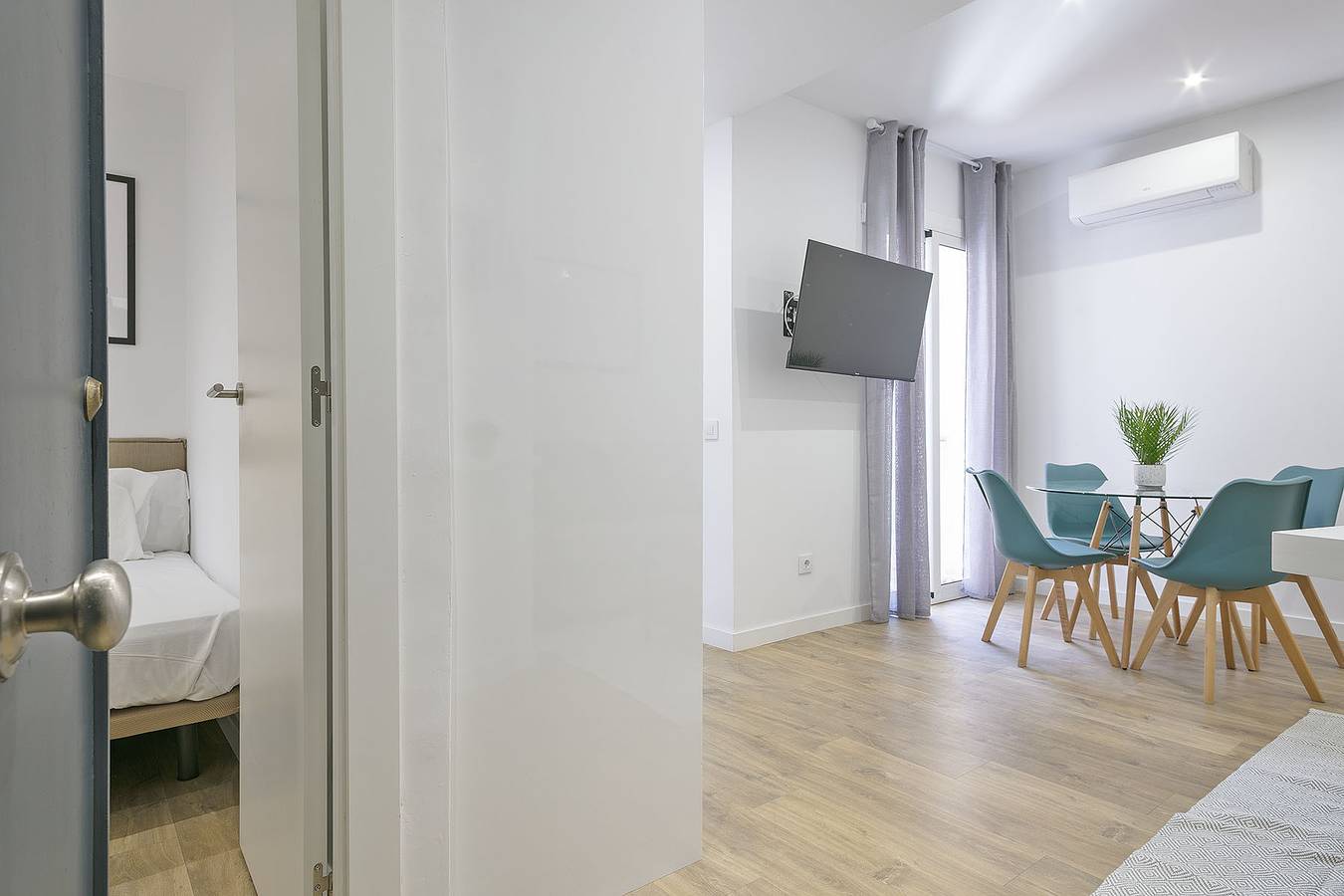 Entire apartment, Holiday apartment for 4 people in Barcelona Centre, Barcelona