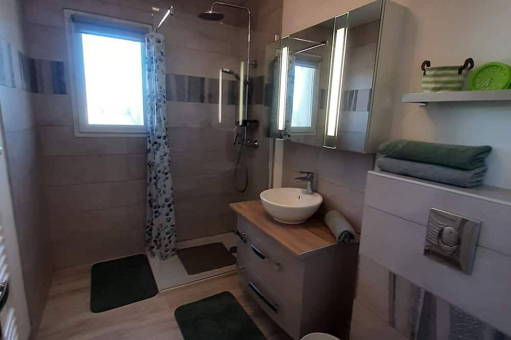 Three km from the majestic Pont Du Gard and 10 km from Uzès! in Vers-Pont-du-Gard, Region de Nimes