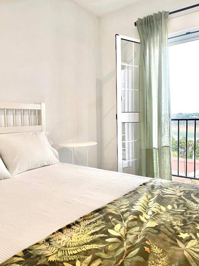 Double Room with Private Bathroom in Playa de Alange (Alange), Alange