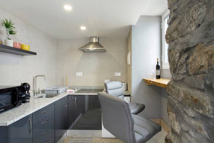 Entire studio, Studio Apartment '- Casa Do Avós' with Sea View, Wi-Fi and Air Conditioning in São Vicente (Madeira), Madeira