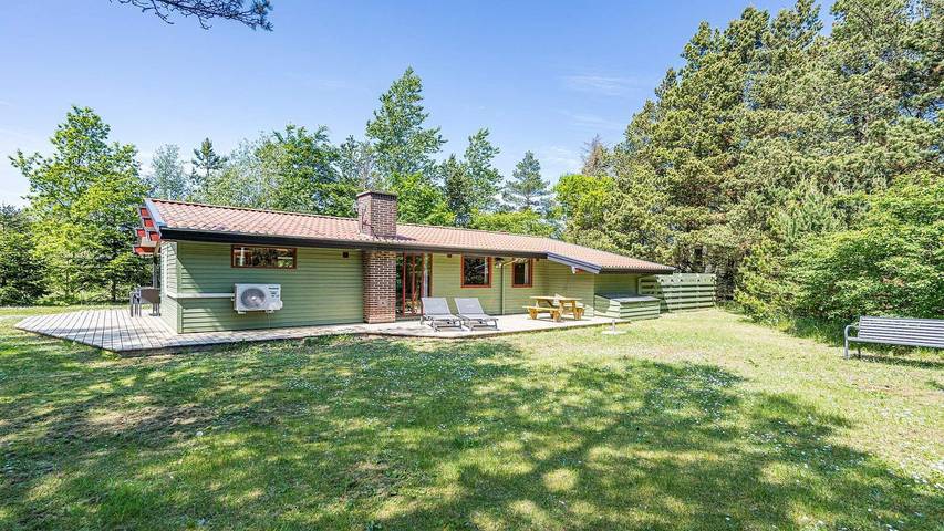 Ferienhaus für 4 Personen, mit Terrasse und Sauna in Houstrup
