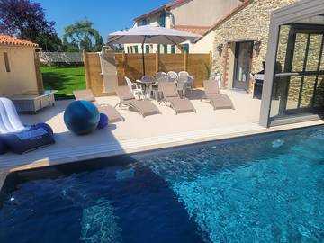 Gîte pour 8 personnes, avec jacuzzi et piscine ainsi que terrasse et jardin dans Maine-et-Loire