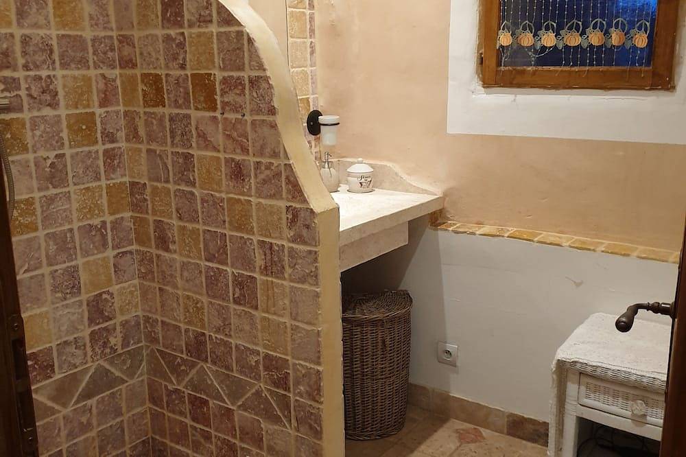 Vacaciones en la naturaleza in Montjustin, Parque natural regional del Luberon