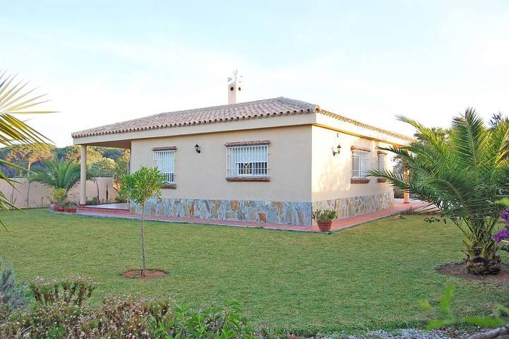 Ferienhaus für 4 Personen, mit Garten und Whirlpool sowie Terrasse - 1