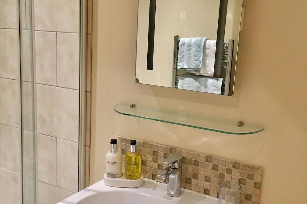 Entire apartment, Delightful, Self-Contained Apartment with easy stroll into Ilkley town centre in Ilkley, West Yorkshire