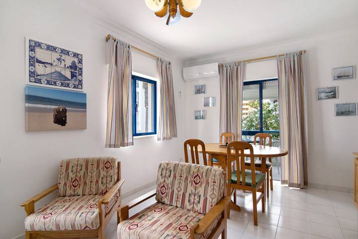 Appartement entier, Appartement 'Apartamento T1 Edisol' avec balcon, Wi-Fi et climatisation in Cavacos, Quarteira