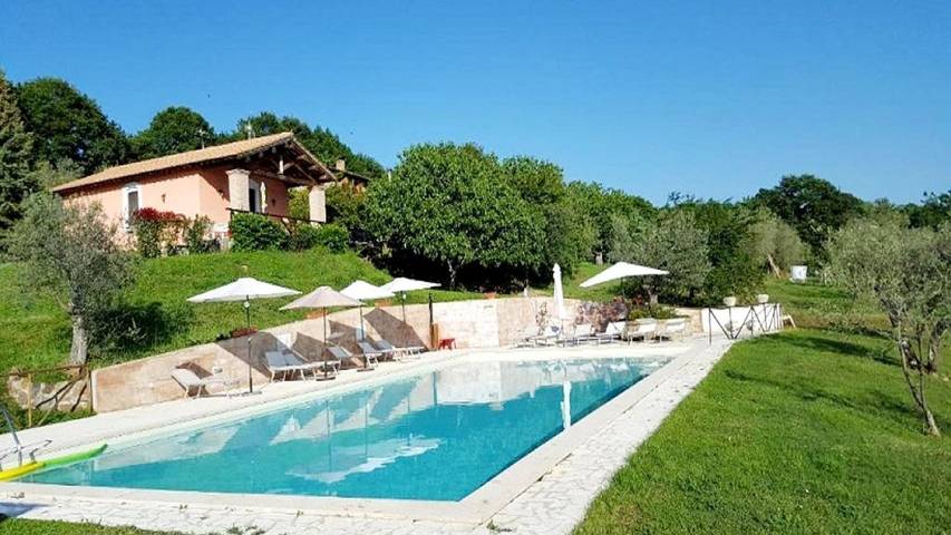 Ferienhaus für 12 Personen, mit Terrasse und Garten sowie Pool, mit Haustier - 1