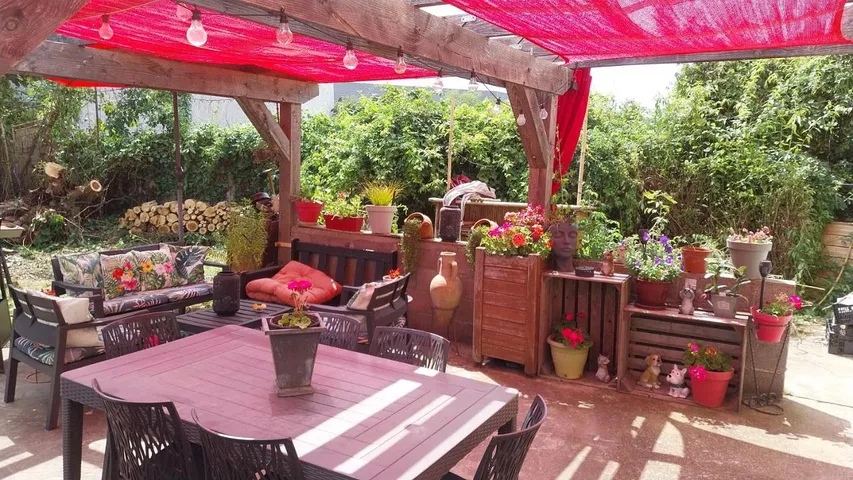 Alojamiento y desayuno para 2 personas, con vistas además de terraza y jardín - 1