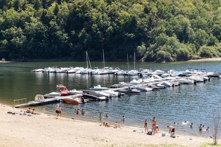 Location de vacances pour 5 personnes, avec terrasse et piscine, animaux acceptés à Lanobre - 4