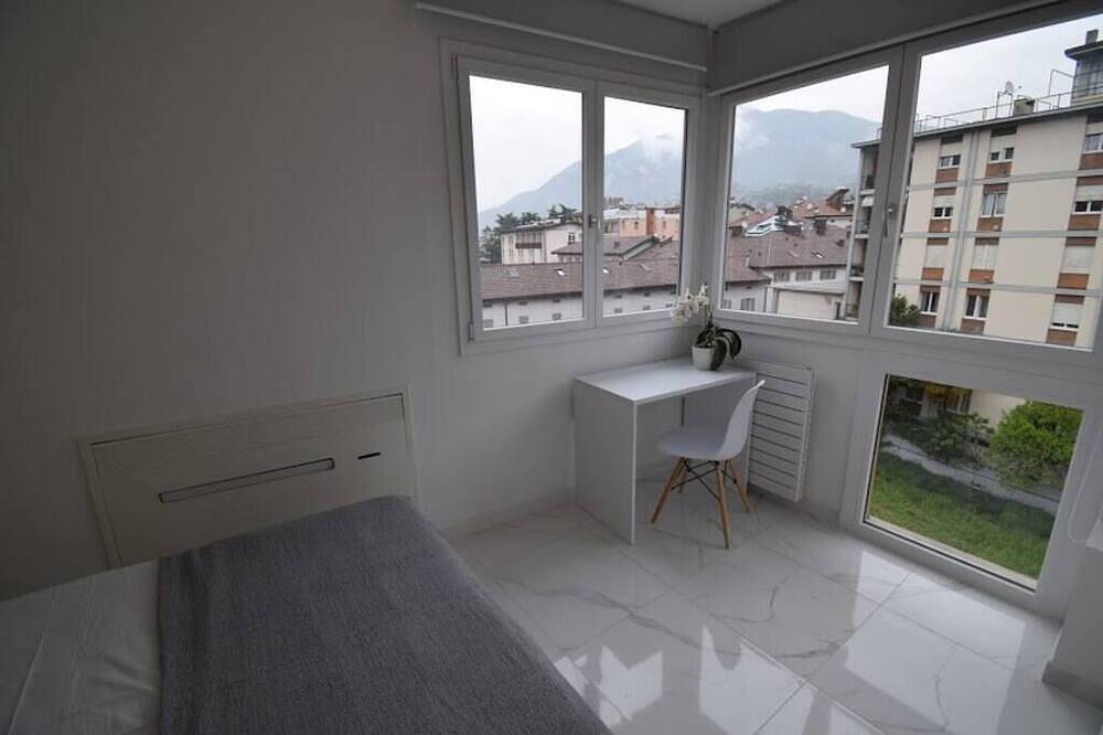 Entire apartment, Modern Downtown Apartment Near Historic Center in Trento, Fleimstaler Alpen