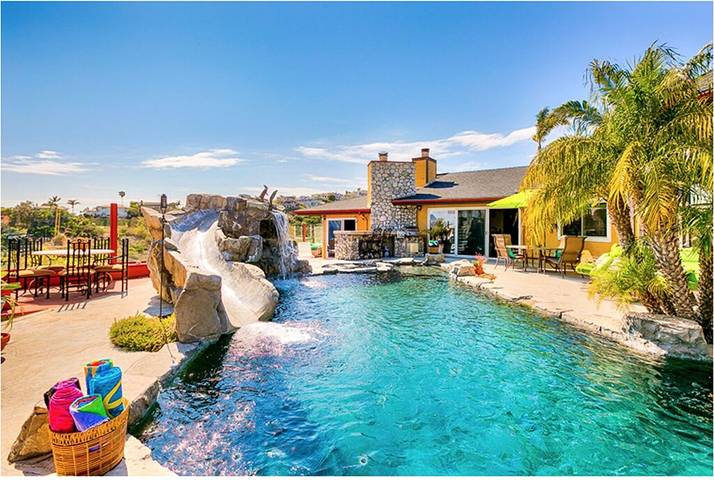 Vacation rental for 12 people, with hot tub and yard, with pets in San Clemente