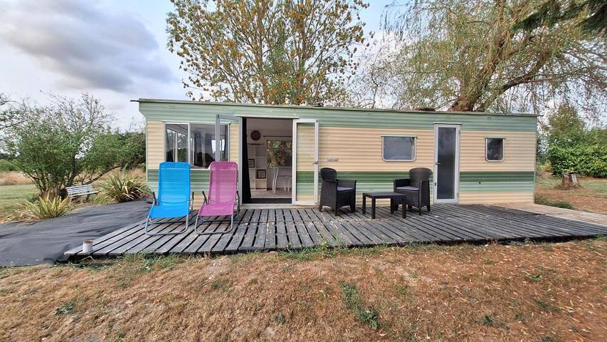 Camping pour 2 personnes, avec Terrasse ainsi que Jardin et Vue dans Indre