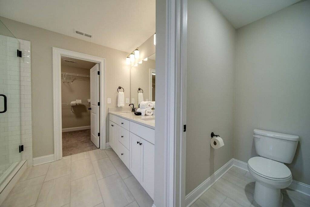 Cozy & Immaculate 4-Br Modern Farmhouse Retreat! in Gaston County