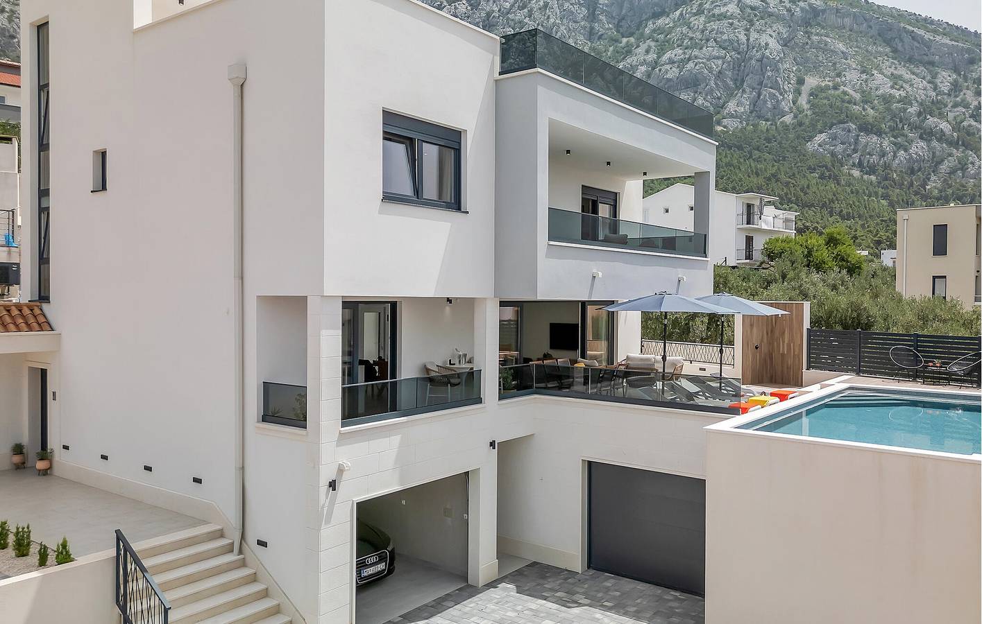 Wunderschöne Ferienwohnung mit Meerblick, Pool und Terrasse in der Nähe von Makarska in Veliko Brdo, Makarska