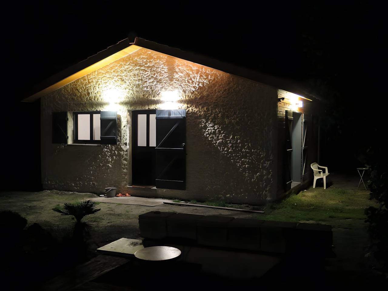 Bed and Breakfast 'Chambre D'hôte - L'Escale' with Shared Pool, Wi-Fi and Air Conditioning in Pessac, Bordeaux region