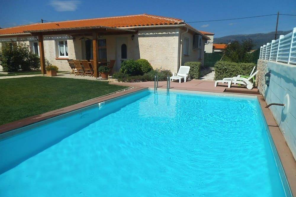 Le Clos Maroches 4* rental with swimming pool for holidaymakers or spa visitors in Los Masos, Región de Prades (Francia)
