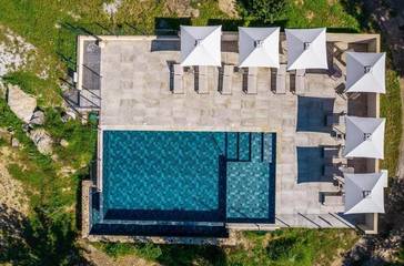 Lodge pour 4 personnes, avec vue ainsi que jardin et piscine dans Haute-Corse