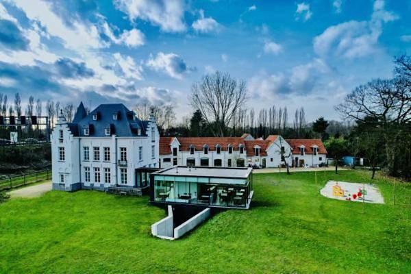 Villa voor 39 personen, with Balkon and Terras as well as Tuin and Uitzicht in Antwerpen