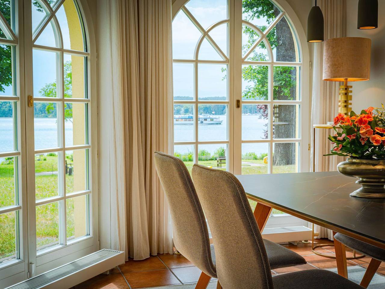 Ganze Ferienwohnung, Apartment Seeblick direkt am Scharmützelsee - Stilvolle Ferienwohnung mit Seeblick und Terrasse in Bad Saarow, Dahme-Seengebiet