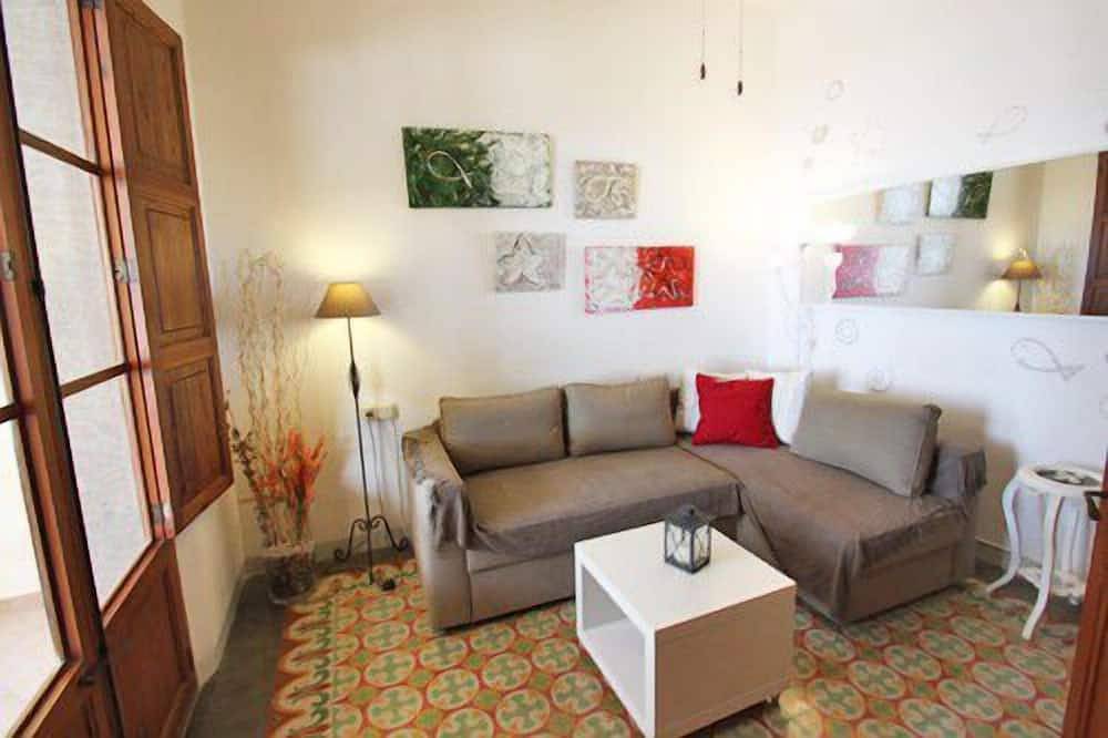 Apartamento entero, Apartamento frente al mar en Port de Soller. 10 metros de la playa. Wi-Fi gratis. in Puerto de Sóller, Sóller