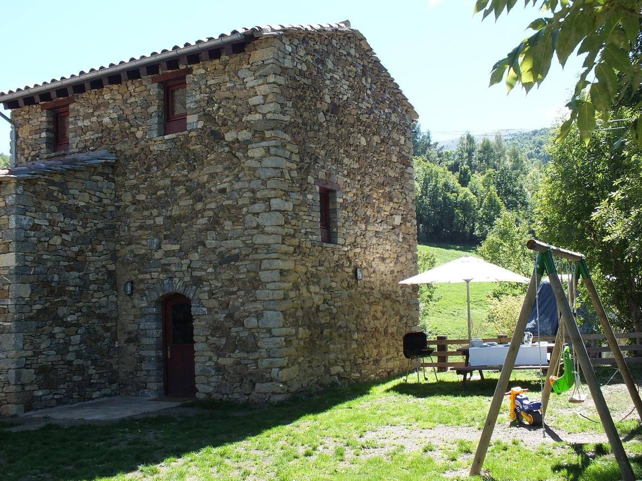 Independent house, private barbeque. Pardines Valley. Girona Pyrenees in Pardines, Catalan Pyrenees