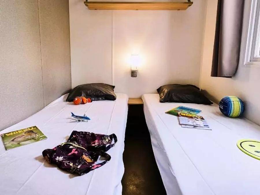 Camping Domaine des Chênes Blancs Pausado - Mobilhome 6 personnes - Mobil-Home Cosy 4 Pièces 6 Personnes Climatisé in Saint-Saturnin-lès-Apt, Parc naturel régional du Luberon