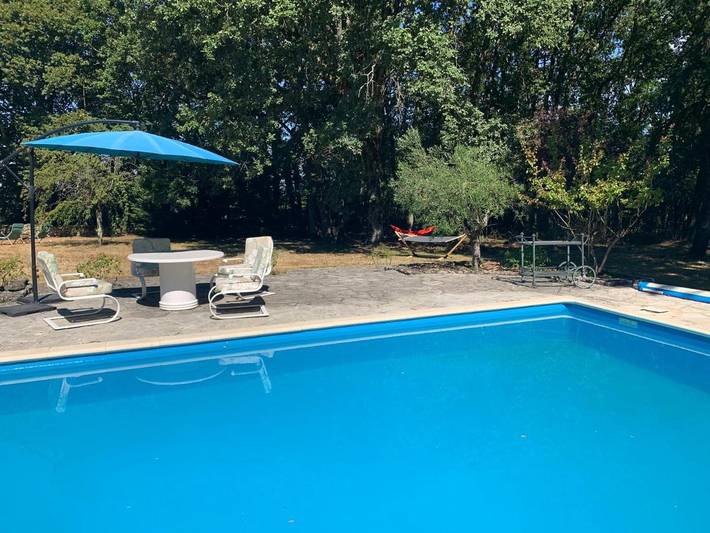 Location de vacances pour 6 personnes, avec piscine ainsi que vue et jardin à Loubès-Bernac - 3