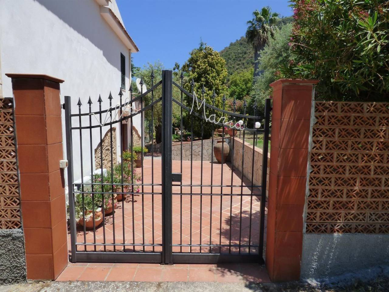 Landhaus mit Blick auf die Äolischen Inseln in Patti, Messina Provinz