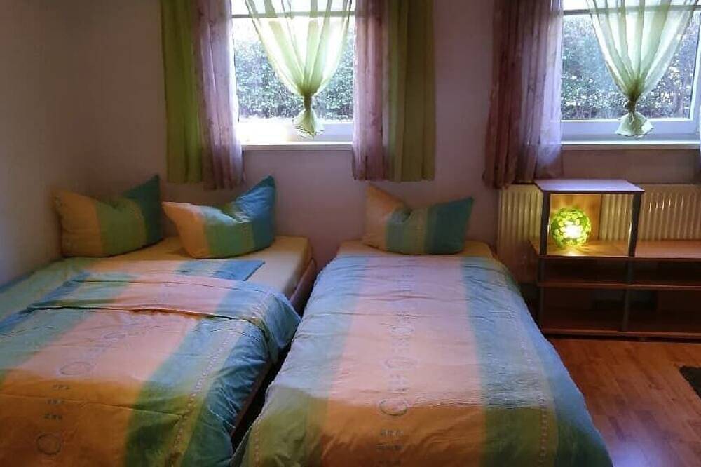 Ganze Wohnung, Gemütliche Ferienwohnung mit Terrasse und Garten in Waldershof, Ostbayern