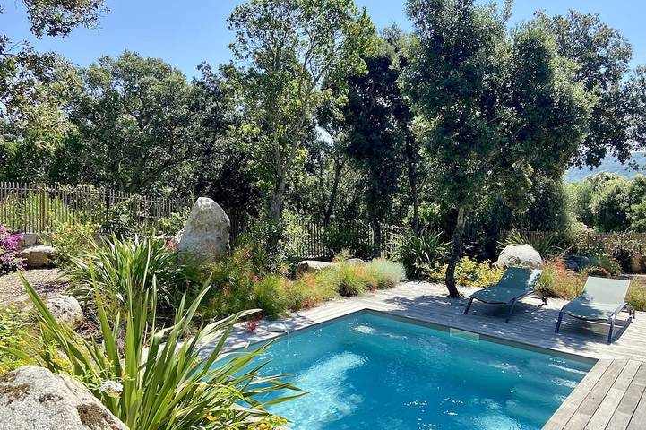 Charming sheepfold, heated swimming pool, landscaped Mediterranean garden in Sotta, Sartène und Umgebung