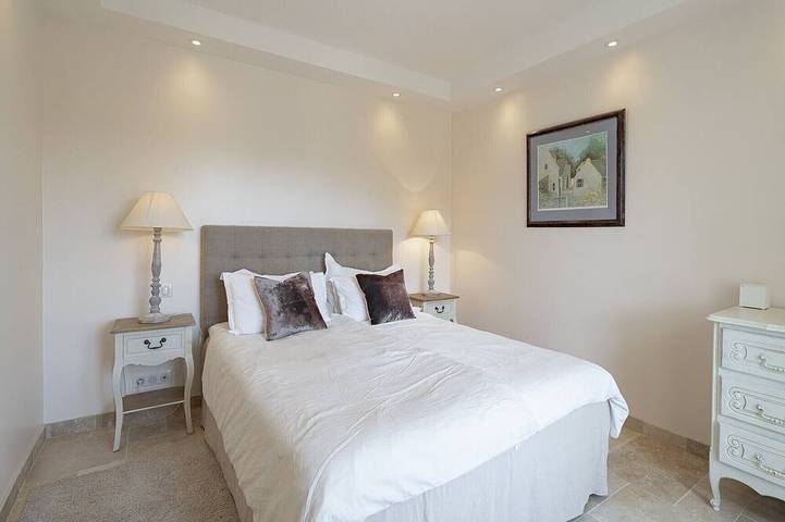 Villa pour 8 personnes, avec Terrasse ainsi que Jardin et Piscine à Opio - 4