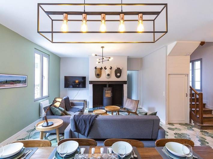 Location de vacances pour 19 personnes, avec jacuzzi à Esterre