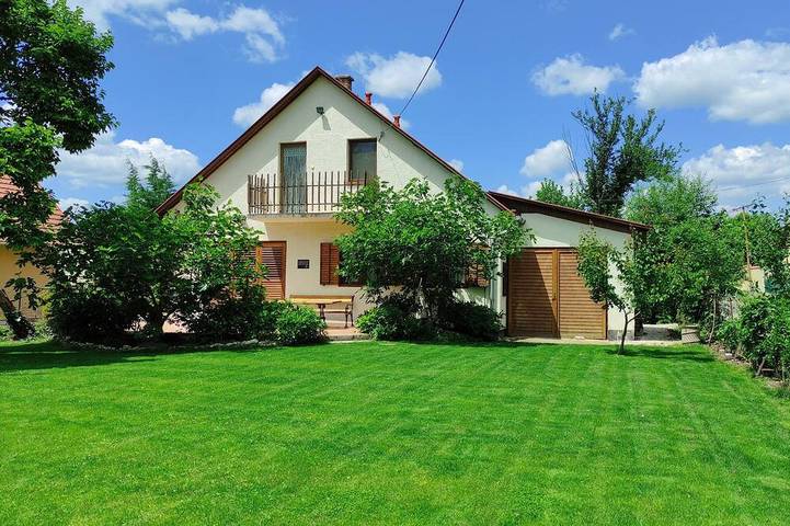 Ferienhaus für 4 Personen, mit Balkon und Garten in Balatonakali