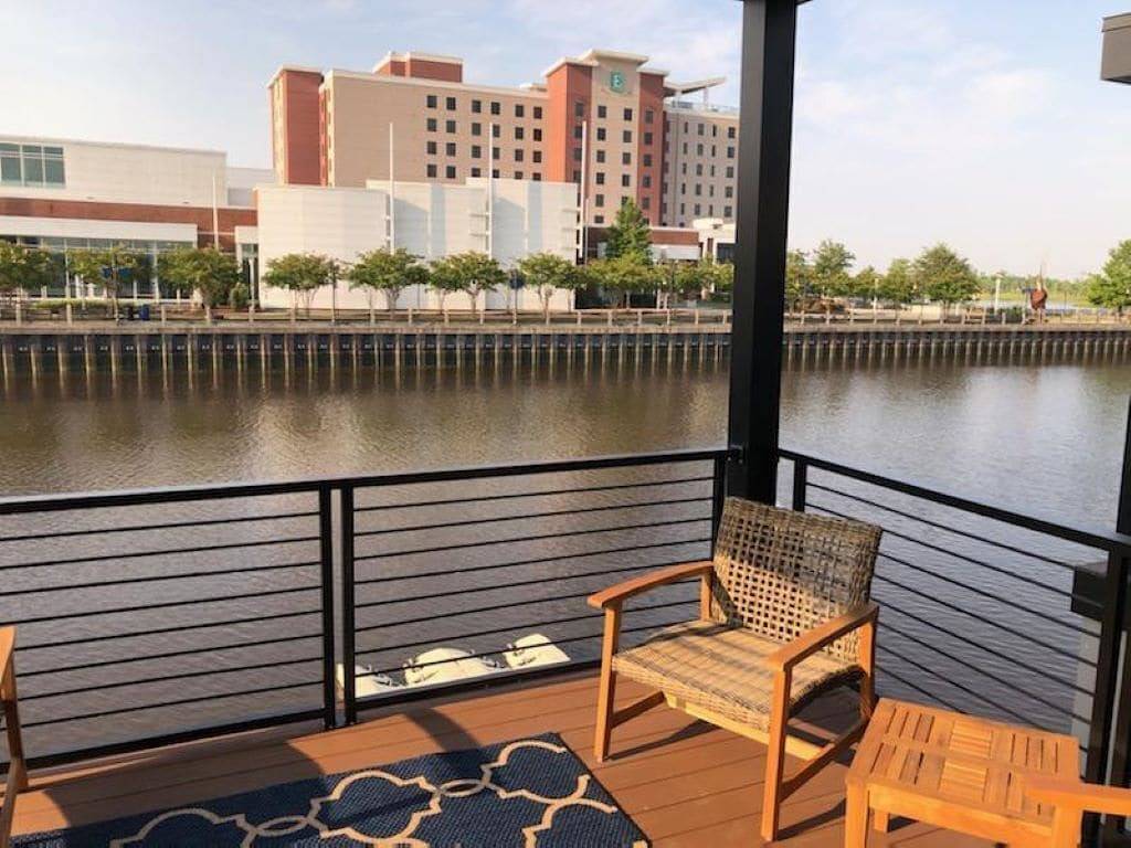 Cozy Houseboat in Port City Marina Wilmington, Nc Nestled among The Cove Villas in Wilmington, New Hanover County