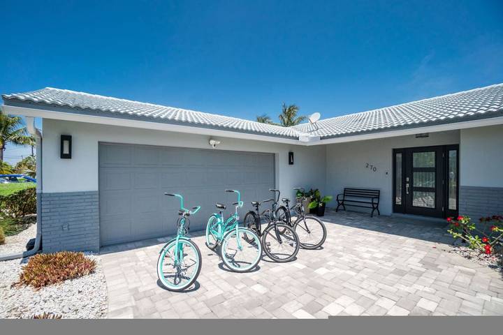 Vacation rental for 9 people, with yard and pool, with pets in Punta Gorda