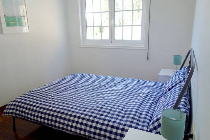 Sunny, spacious house with beautiful views, close to beaches and restaurants. in Ladrido, Ortigueira