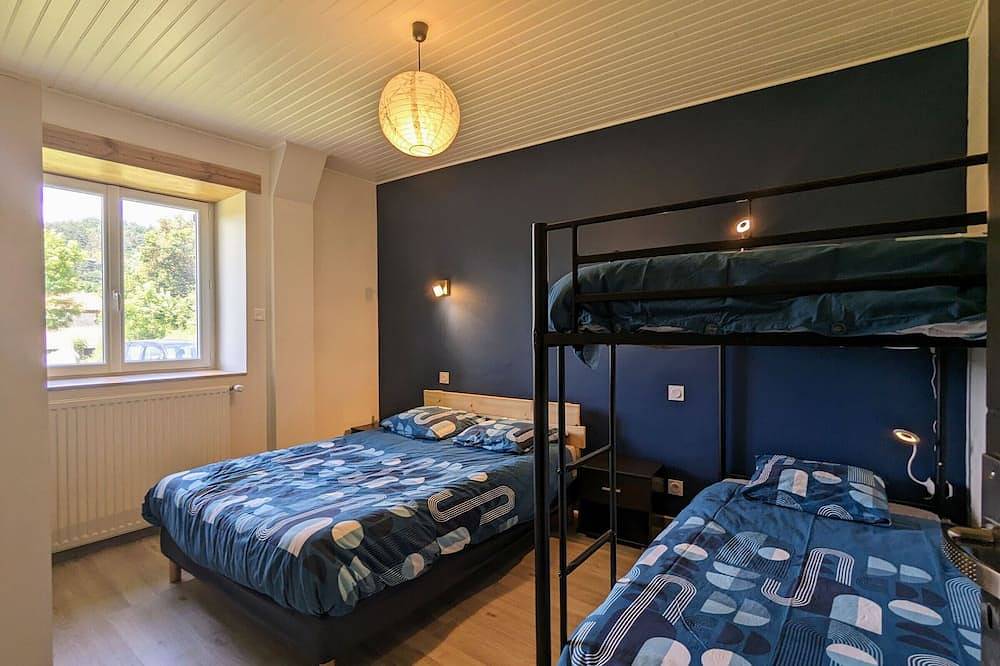 Gîte authentique et confortable avec vaste terrain et vue imprenable à Saint-Privat-d'Allier in Saint-Privat-d'Allier, Haute-Loire